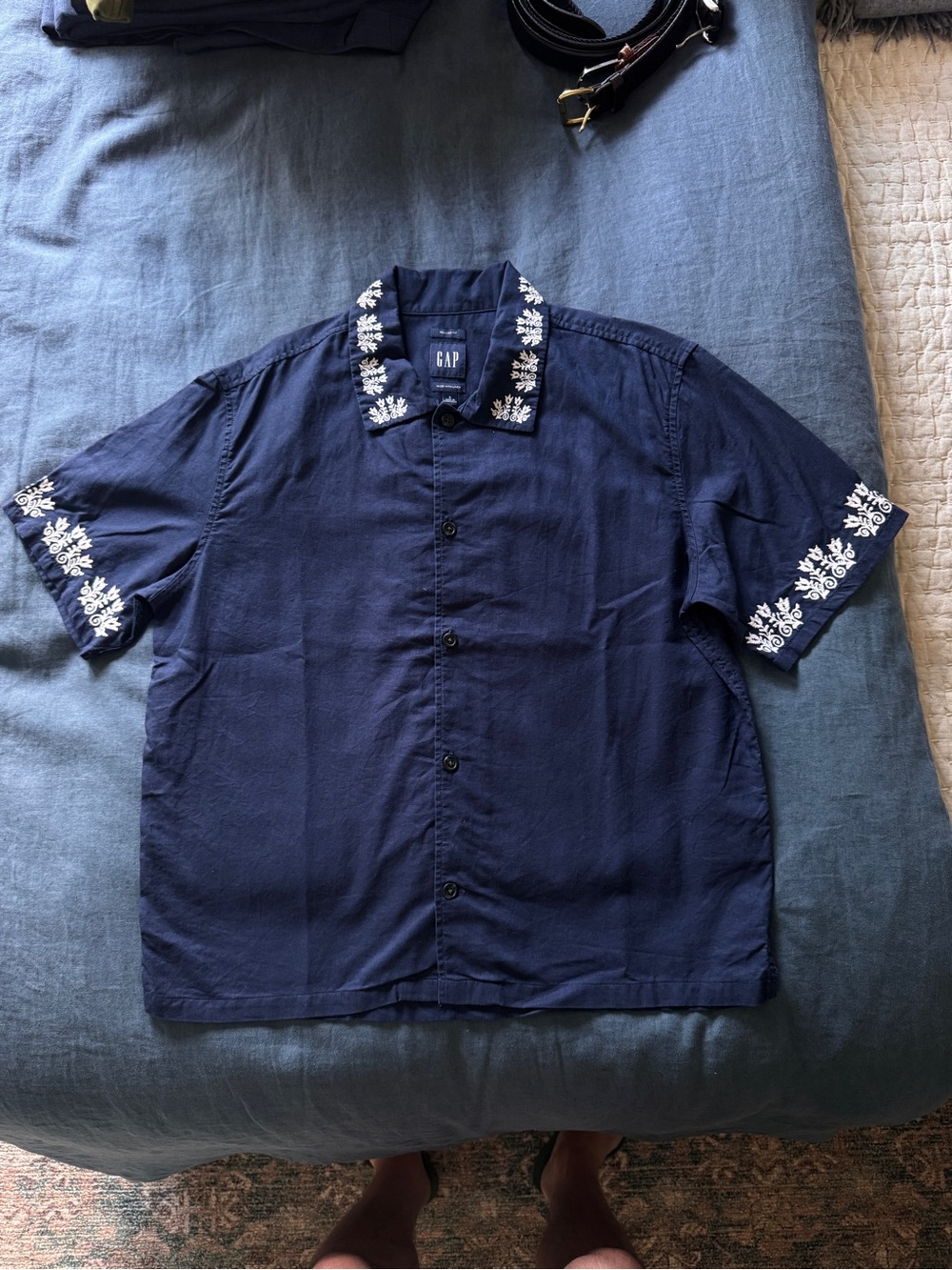 GAP Navy Short-Sleeve Linen Shirt with White Embroidered Trim (S)